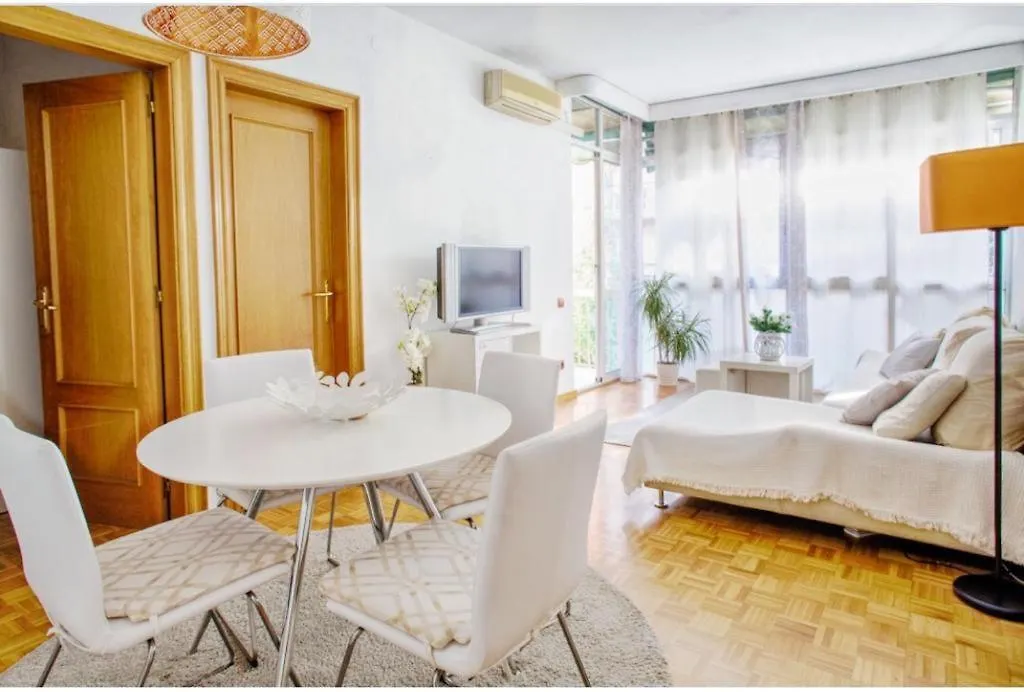 Apartamento Cartella 4 Habitaciones Barcelona 0*,  Spanien