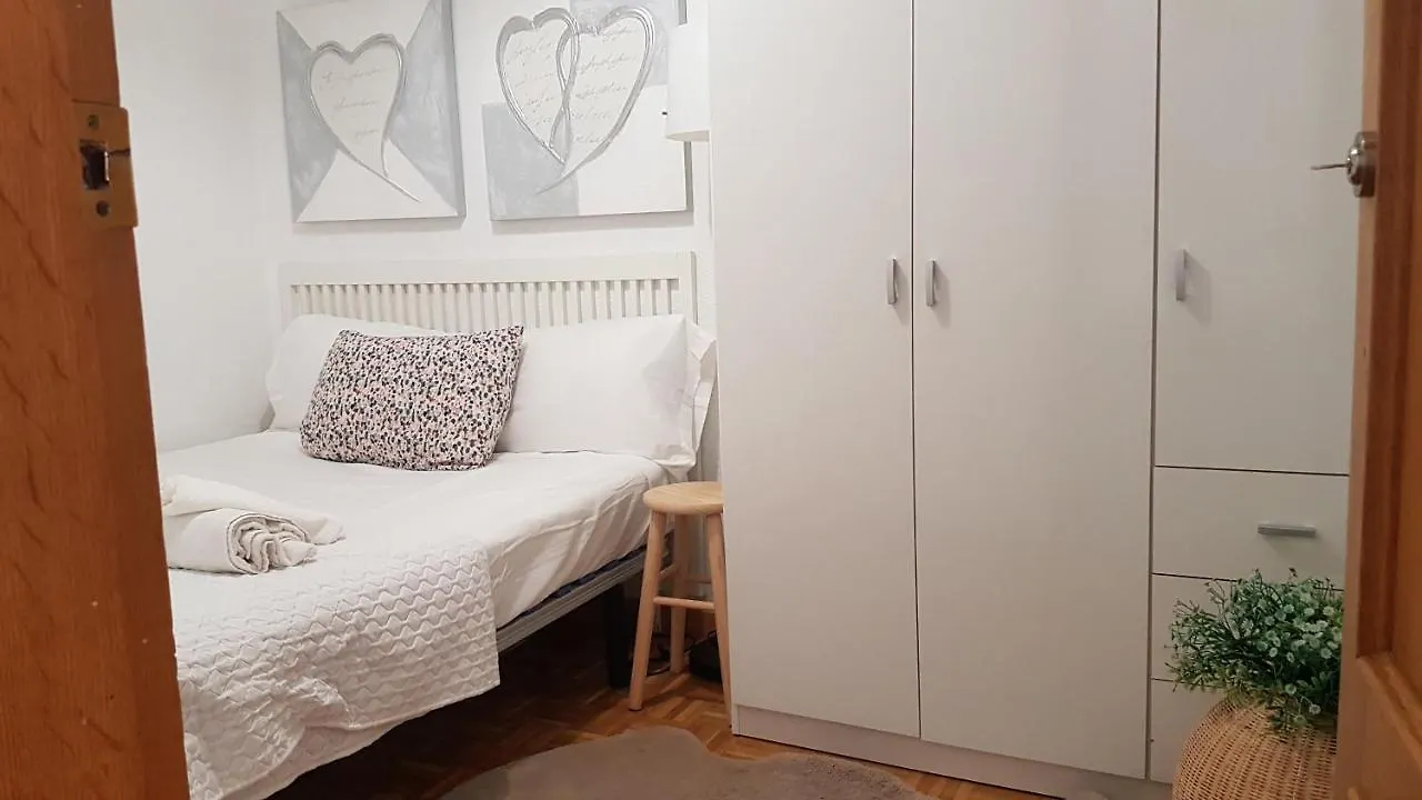 Apartamento Cartella 4 Habitaciones Barcelona Spanien